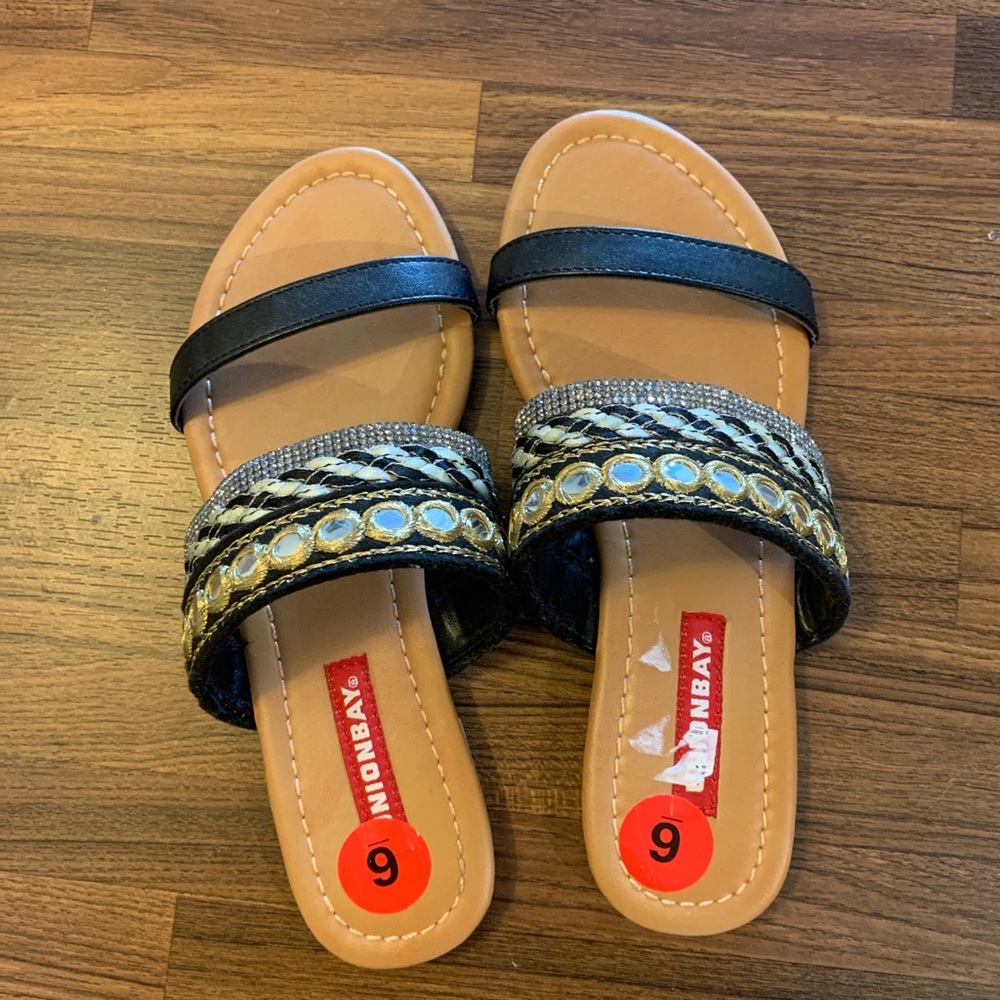 Union bay slippers size 6